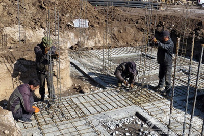 天水秦州區(qū)秦嶺鄉(xiāng) 易地扶貧搬遷項(xiàng)目建設(shè)正酣，基礎(chǔ)設(shè)施建設(shè)筑牢安居根基